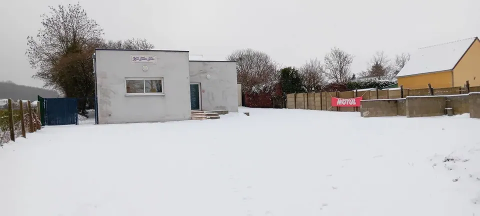 Le magasin et l’atelier de Sillé-le-Philippe sous la neige en janvier 2026